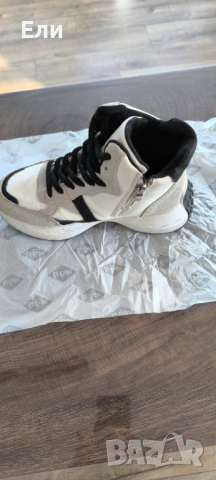 Дамски маратонки Adidas, снимка 4 - Маратонки - 53772138