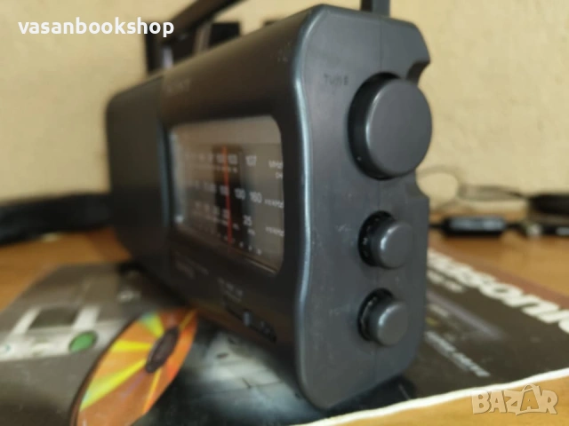 Sony ICF-780L (1991) – Колекционерско Радио в състояние визуално „КАТО НОВО“, снимка 3 - Радиокасетофони, транзистори - 53583460