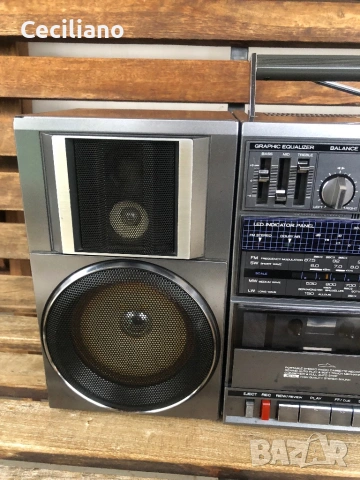 Радиокасетофон HITACHI TRK 9100E, снимка 2 - Радиокасетофони, транзистори - 53288830