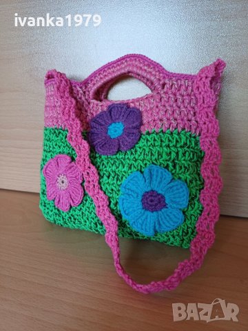 Плетена цветна чантичка, снимка 1 - Раници - 41630926