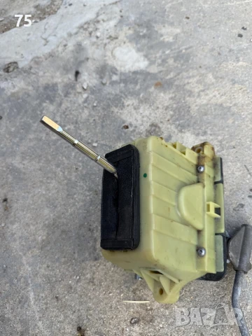 Селектор за кутия - Mercedes C(w204), снимка 3 - Части - 51420218