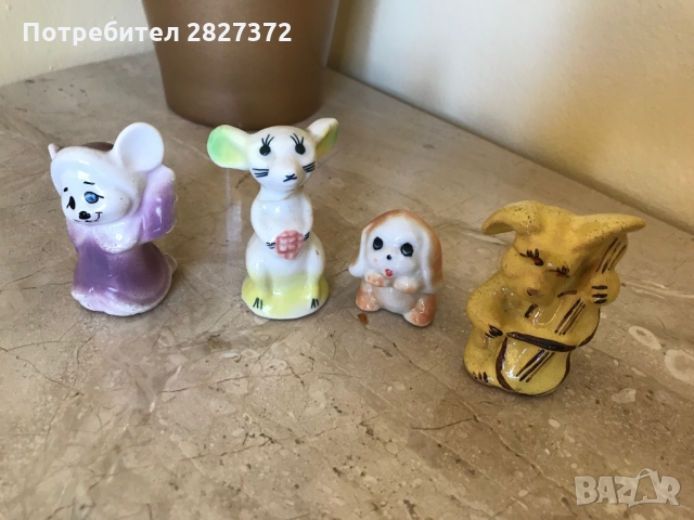 Продавам различни порцеланови и дървени фигурки .