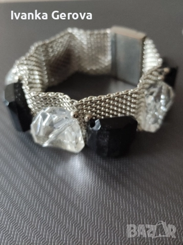 Гривна ,магнитно закопчаване,бижутерия от Италия 