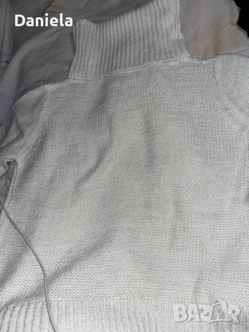 Бял пуловер , снимка 2 - Блузи с дълъг ръкав и пуловери - 52425642