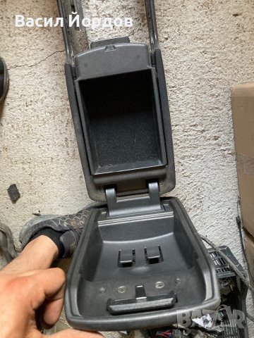 Подлакътник за Мазда 3 Хечбек, снимка 4 - Части - 40937830