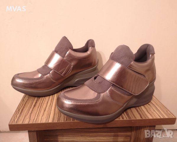 Нови есенни удобни обувки за дъжд златисти 38 размер маратонки