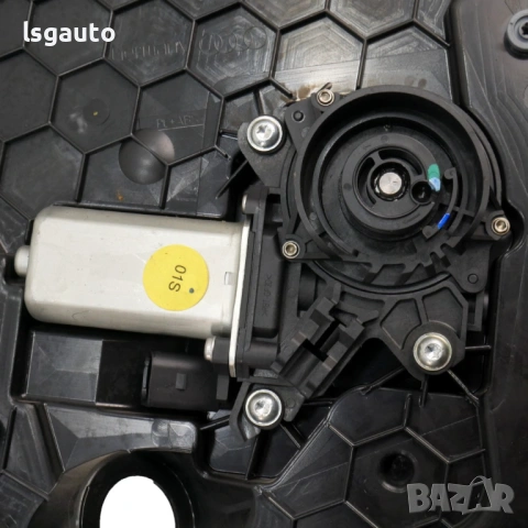 Моторче плавно затваряне предна лява врата AUDI  A8 (D4, 4H) 2010-2017 ID: 158492, снимка 2 - Части - 53861402