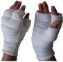 Карате ръкавици нови  материал: памук, еластан. Ластични и много удобни, предпазват при силни удари.