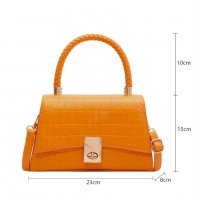 Дамска чанта в оранжево , снимка 3 - Чанти - 40124129