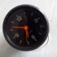 Антика - Автомобилен часовник и волтметър , снимка 1 - Аксесоари и консумативи - 35716443