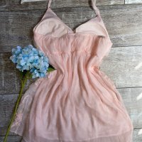 Нежна елегантна ефирна женствена  рокля 3D цветя  в прасковен цвят размер L , снимка 8 - Рокли - 41789785