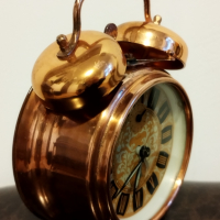 Стар механичен будилник, настолен часовник, снимка 5 - Антикварни и старинни предмети - 44809447