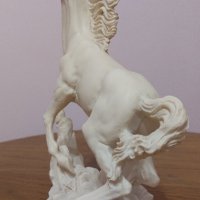 Склуптура на кон от лят мрамор. Отлично състояние., снимка 4 - Антикварни и старинни предмети - 44355269