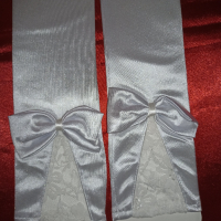 Нови бели сатенени ръкавици с панделка и дантела 37 см , снимка 3 - Ръкавици - 44802680
