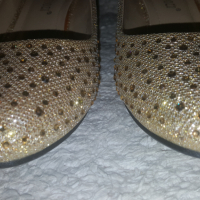 Златисти дамски обувки среден ток с камъни № 38, снимка 2 - Дамски обувки на ток - 36454801