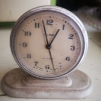 Ретро часовник будилник СЛАВА, снимка 1 - Стенни часовници - 38590003