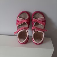 Цикламени сандали, стелка 18,5 см, снимка 1 - Детски сандали и чехли - 34564264