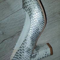 Нови обувки, номер 35, снимка 2 - Дамски обувки на ток - 41691570
