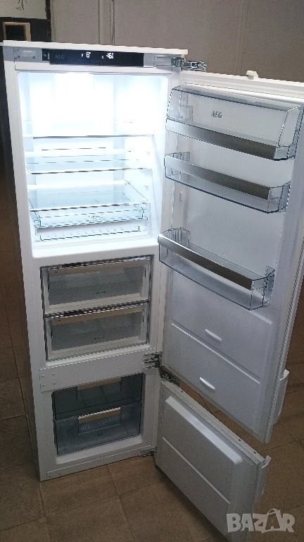 Хладилник с фризер AEG за рграждане, снимка 1