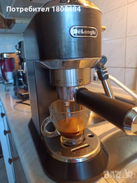 Кафемашина Делонги Дебика с ръкохватка с крема диск, работи перфектно и прави страхотно кафе, снимка 1