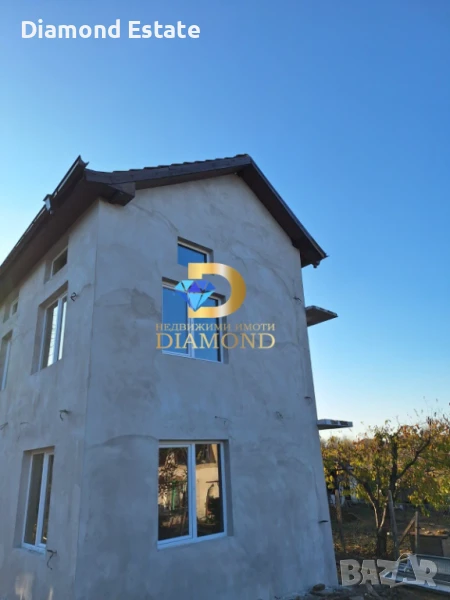 Триетажна къща в село Татарево общ. Първомай, снимка 1