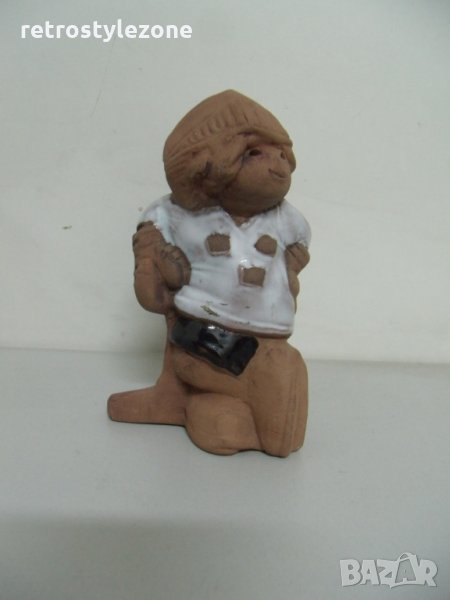 № 5984 стара малка керамична фигура - хокеист - jie  , снимка 1
