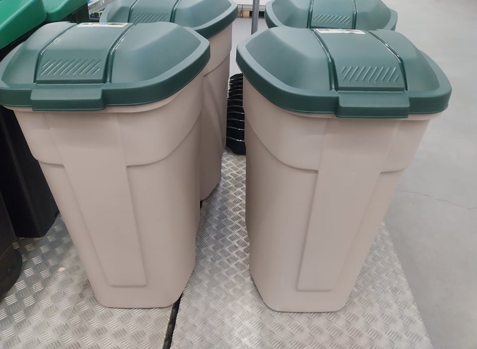 Боклукчийска кофа, контейнер за смет отпадъци с капак и колелца56 x 52 x  88, 110 литра в Други стоки за дома в гр. Пловдив - ID35815684 — Bazar.bg