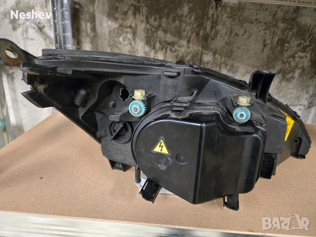 Оригинални ксенонови фарове Hella за ford focus mk1 st170, снимка 2 - Части - 53442720