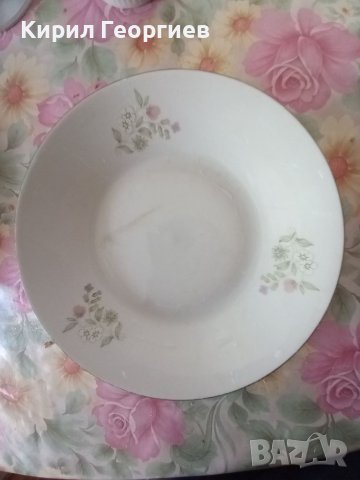 Красива порцеланова чиния , снимка 1 - Чинии - 40612681