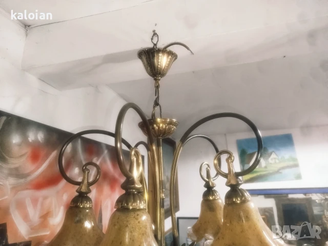 Арт нуво с целият си блясък. Оригинален бронзов полилей с флорални мотиви и абажури от цветно духано, снимка 6 - Антикварни и старинни предмети - 51309921