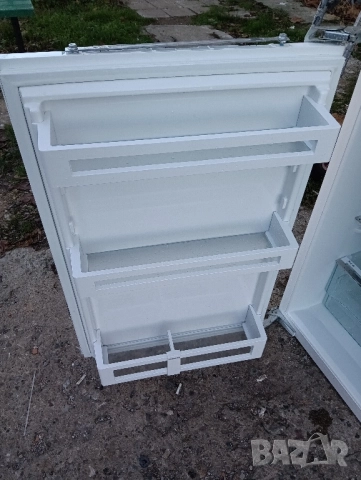 Като нов малък хладилник с вътрешна камера Liebherr с 2 години гаранция!, снимка 2 - Хладилници - 52428498