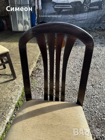Дървени столове с мека тапицерия