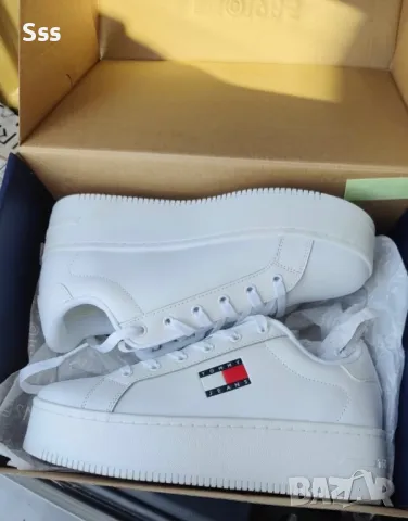 Tommy Hilfiger дамски сникърси, снимка 2 - Маратонки - 48509925