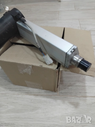 Ел.мотор за отваряне на Бункера за Claas Lexion , снимка 2 - Селскостопанска техника - 51435794