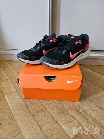 Оригинални маратонки Nike 36 номер. В много добро състояние. С кутия. 25 евро, снимка 7 - Маратонки - 56055072
