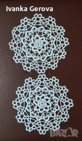 Комплект от покривка 75см и салфетки различни по големина,за празнична украса 