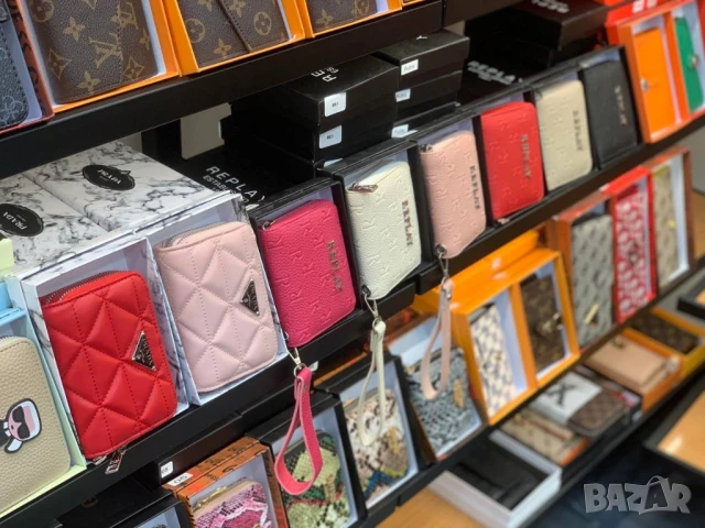 портмонета в кутия karl lagerfeld ysl saint laurent guess prada pinko MCM chanel 