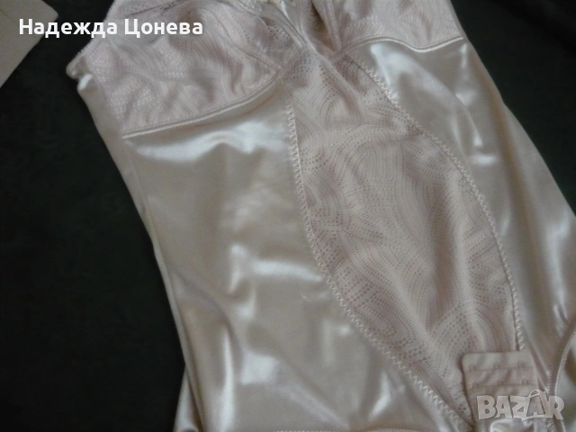 Продавам дамски корсаж в цвят екрю,размер 95 В закупен в чужбина. Артикулът е нов. , снимка 3 - Корсети, бюстиета, топове - 53807159