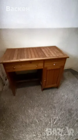 Старо бюро изцяло дървено.