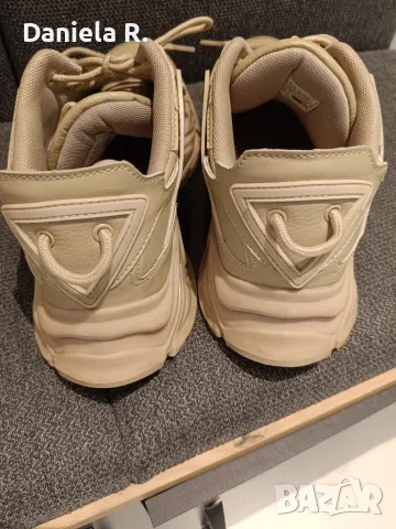 Сникърси Guess, употребявани , снимка 2 - Маратонки - 55750852
