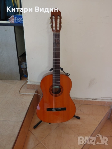 Продавам класическа китара Eterna CS-12