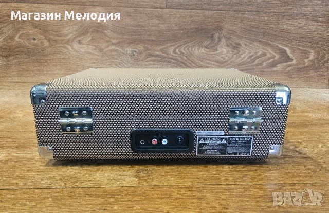 Грамофон в куфарче Crosley Cruiser Deluxe CR8005D – Bluetooth & Vintage Style, снимка 14 - Грамофони - 53778742