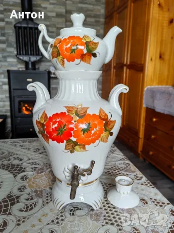 Руски порцеланов самовар.