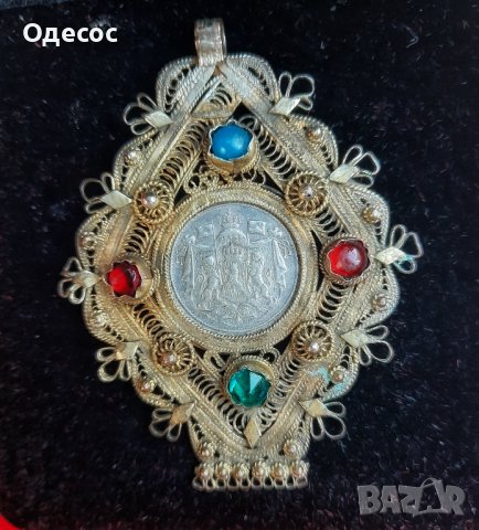 Старинен позлатен женски медальон ,филигран 