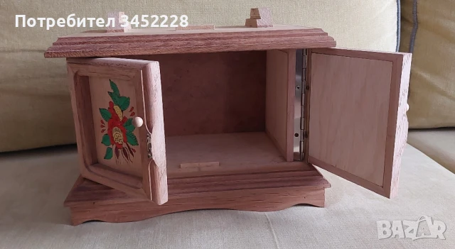 шкафче дървено масив за ценители отлично , снимка 4 - Шкафове - 50715954