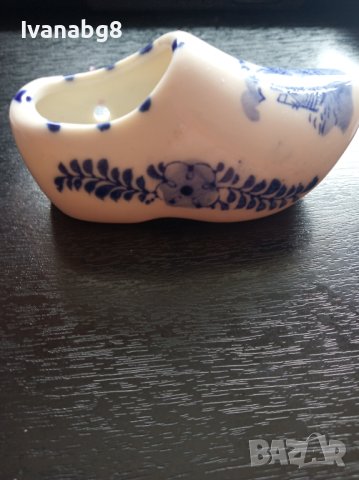 Сувенири: Холандска пантофка, дървена купа, малка сувенирна лъжичка 