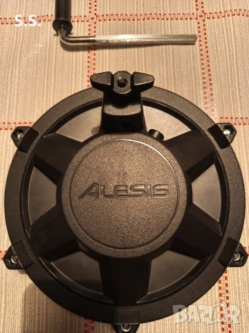 Пад за електронни барабани Alesis , снимка 4 - Ударни инструменти - 52807173