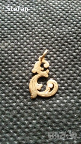 Златна буква, снимка 1 - Колиета, медальони, синджири - 39410188