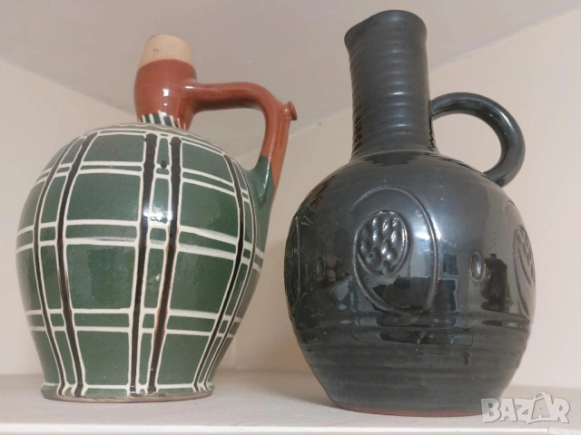 Две автентични стомни и домашни потреби, чинии