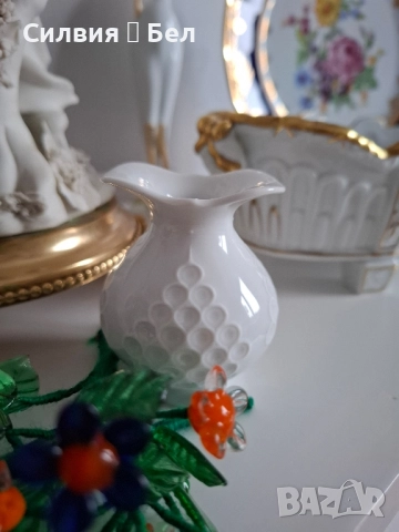 Мини вазичка Meissen *White Relief*, снимка 2 - Антикварни и старинни предмети - 51953901